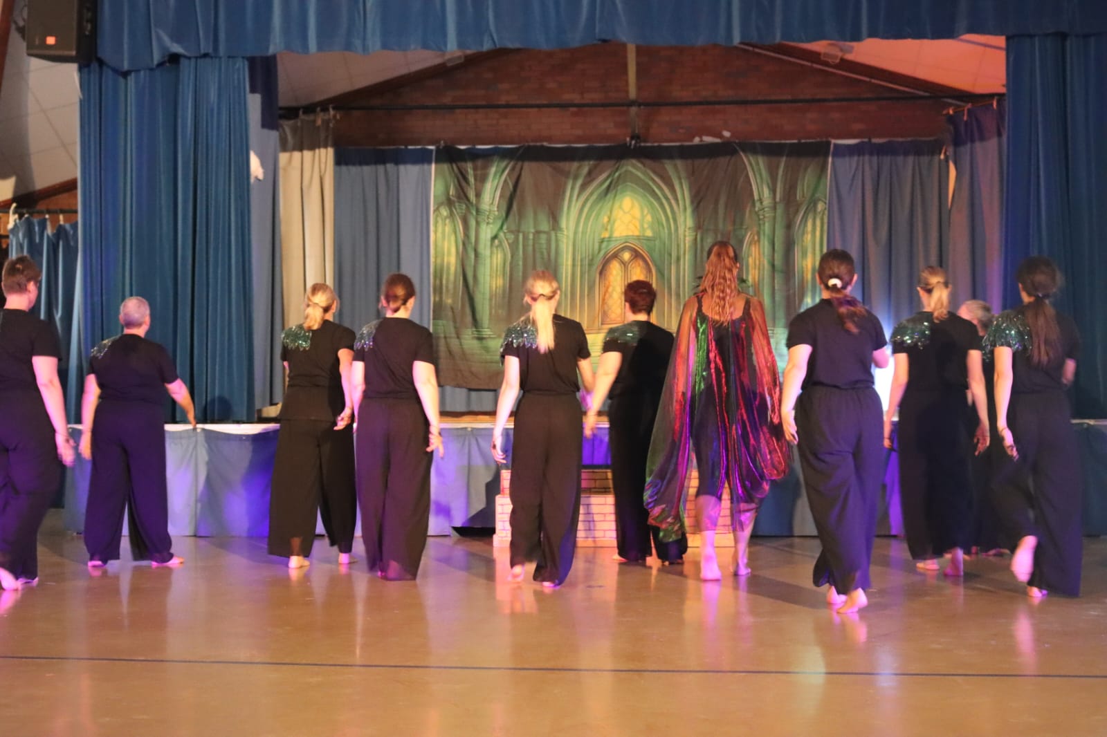 Représentation du cours de danse d'expression NØVA Danse