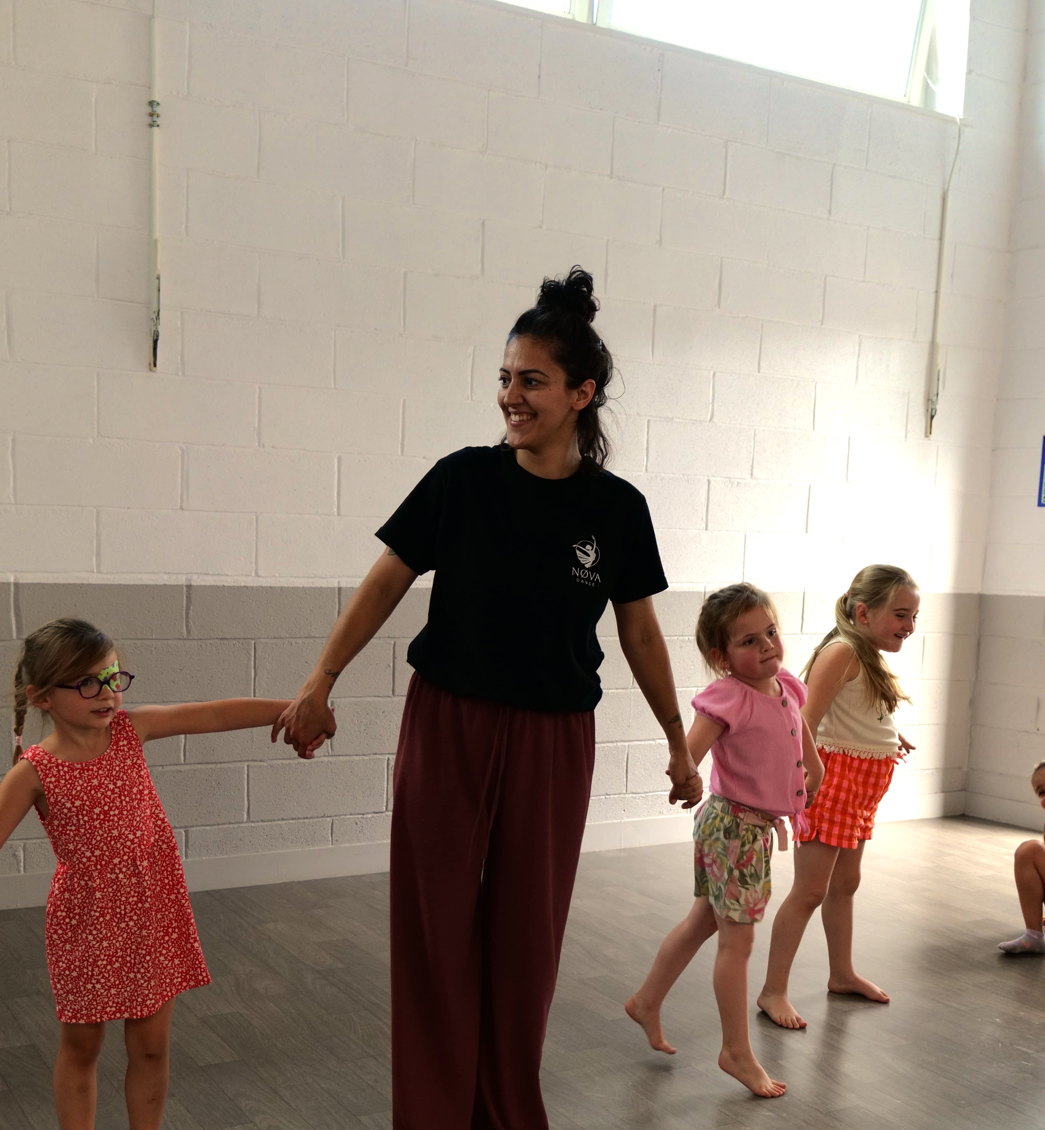 Danseurs de NØVA Danse en mouvement, école de danse à Estrées-Saint-Denis